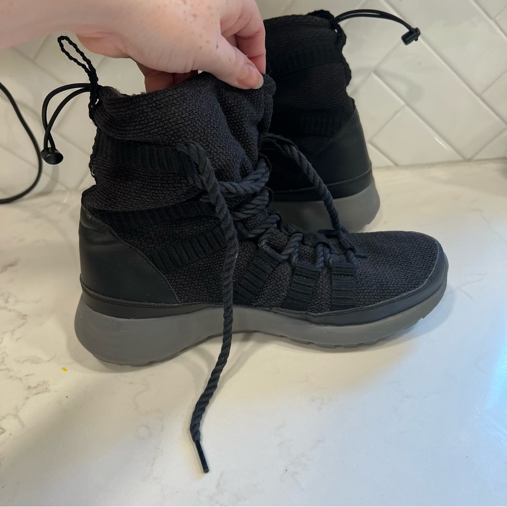 Nike Roche Fleece Sneaker Boot - Women’s 7